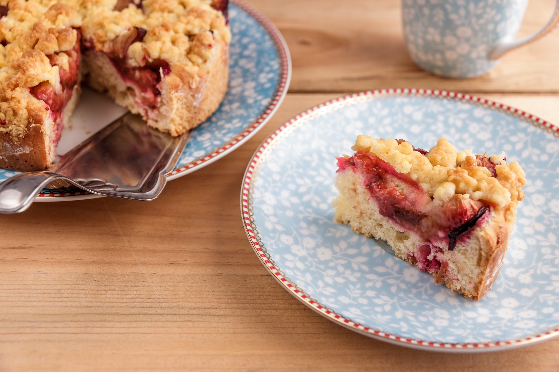 Streuselkuchen mit Erdnüssen und Himbeeren