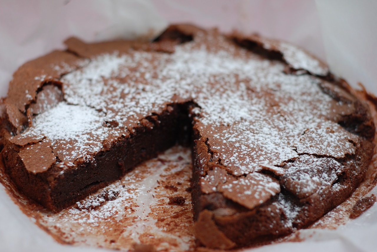 Schokokuchen mit Popcorn & Erdnuss-Frosting