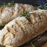 Französisches Brot im Bräter