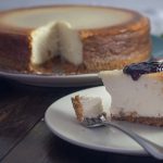 Double Cheesecake mit Karamell- und Schokoguss