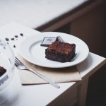 Brownie mit Doppeldecker-Keksen