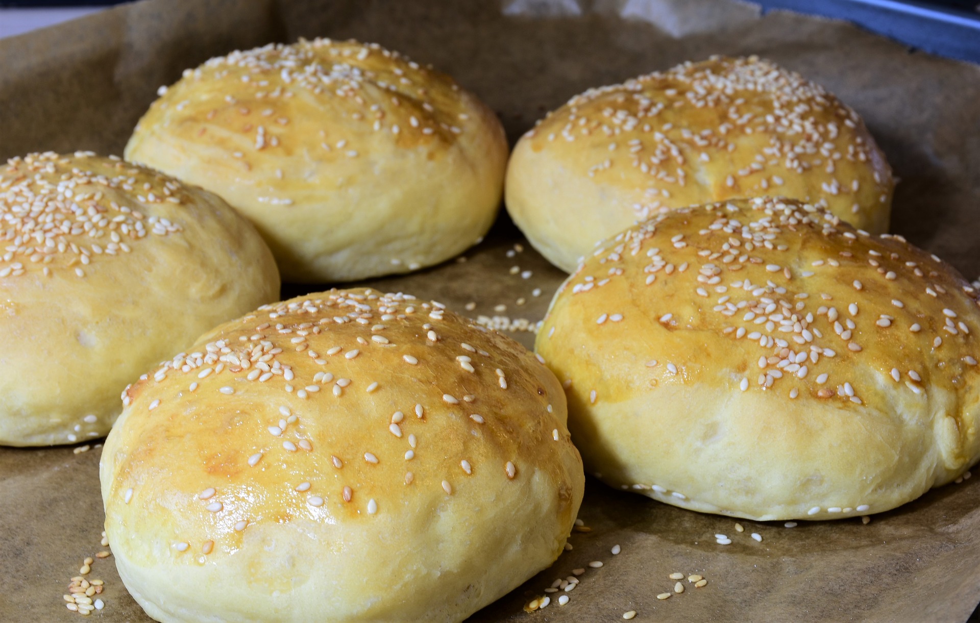 Türkische Hefeteilchen gefüllt mit Feta-Käse